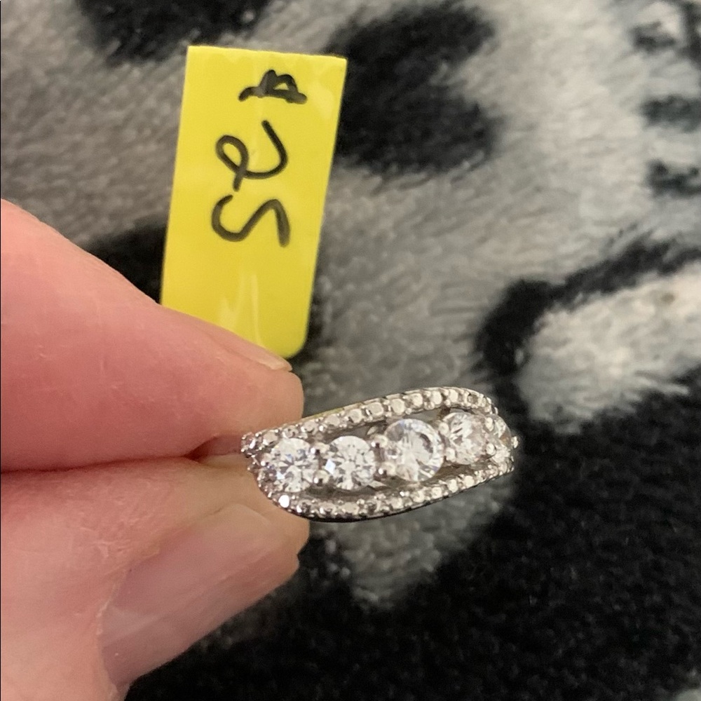 Small Cute Ring - image 1